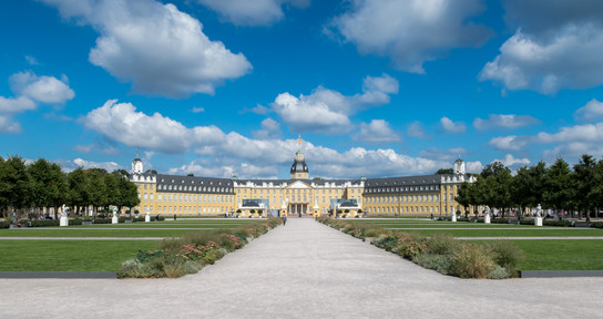 Weitblick auf das Karlsruher Schloss