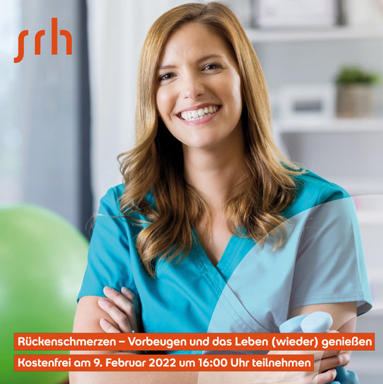 Ein Lächeln einer Frau in blauer Kleidung mit Text über Rückenschmerzen und ein Treffen.